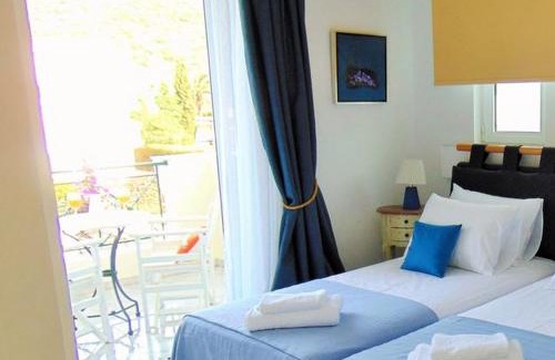 Saronikos Villa | Seafront holiday villa