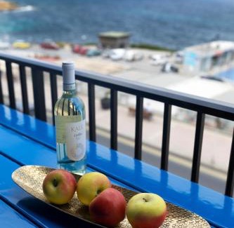 Qawra Apartment | Seafront living with private Garage