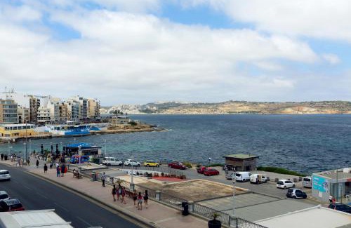 Qawra Apartment | Seafront living with private Garage