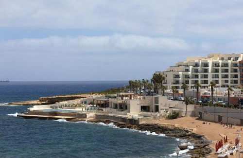 Qawra Apartment | Seafront living with private Garage