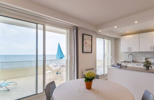 Agon-Coutainville Apartment | Seafront luxury apartment with terrace and parking