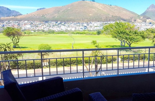 Mouille Point Apartment | Seafront Mouille Point 2 bedroom 2 bathroom Apartment Cape Town Westridge B