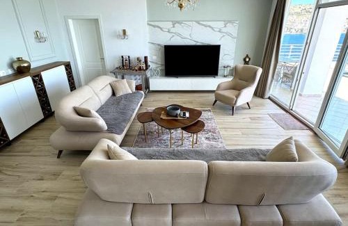 Kodrra Apartment | Seafront Oasis Luxury Apartment, with Sae View