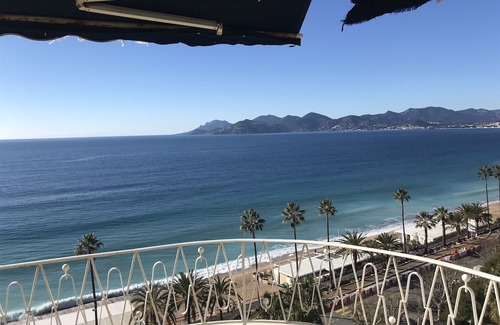 Le Suquet Apartment | Seafront, panoramic view of Cannes bay, top floor terrace