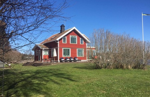 Norrtalje House | Seafront poolvilla in beatiful Stockholm