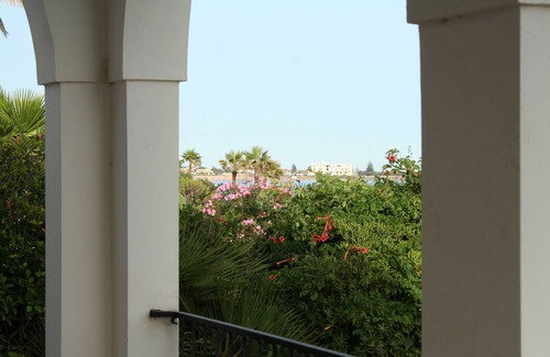 Marina di Modica House | seafront, porch, garden, air conditioning, satellite TV, internet, dog welcome