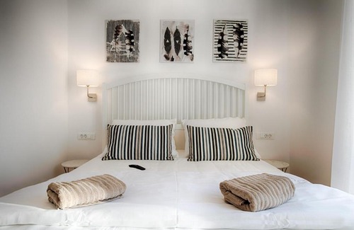 Komiza Bed & Breakfast | Seafront rooms Koluna