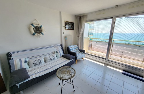 Les Sables d'Olonne Apartment | Seafront Studio with Balcony, Reserved Parking, and Stunning Views