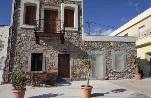 Kardamyla House | Seafront two-storey house in Kardamyla