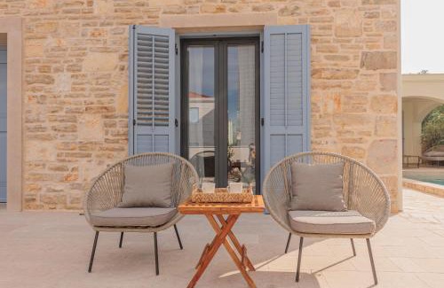 Dobropoljana Villa | Seafront Villa Adriatica with pool