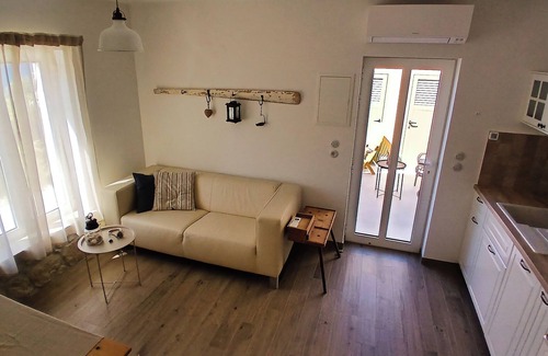 Cove Rogacic House | Seafronthouse "Nikša", on the beach, 2 km from Vis with 2 stand-up paddle boards