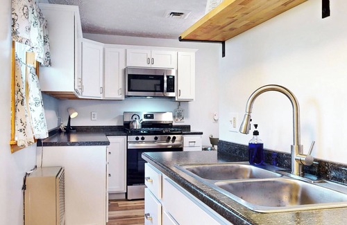 Old Orchard Beach House | Seaglass Cottage by Bayley Vacation Rentals