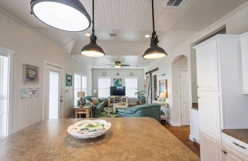 Port Bolivar House | Seaglass Shack Spring Break at the beach! Newly Painted Bungalow Setting!