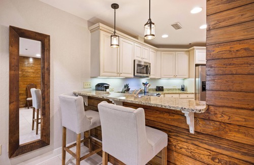 Demere Park Condo | Seaglass Villa | Village | Beach | Pool | Fun