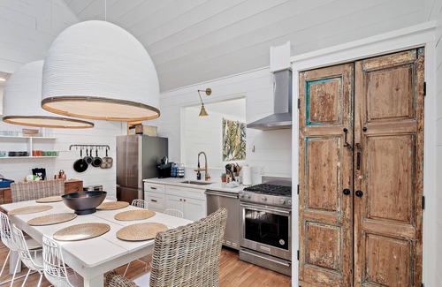Seagrove Beach House | Seagrove - Beach Digs🌴 Old Seagrove Escape – Private Pool, Hot Tub & 5 Bikes Included!