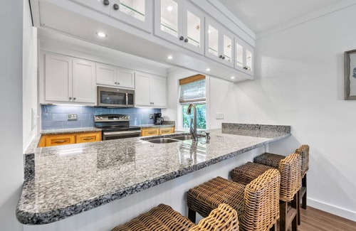 Cassine Village House | Seagrove "Magnolia's House" |2BR| Sleeps 6 |Pool |Tennis Courts| Bikes