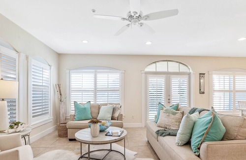 Seagrove Beach Condo | Seagrove "Sunshine Sabbatical" | 3BR | Sleeps 6 | Pool | Steps to Beach |