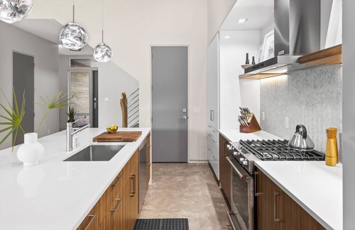 San Juan House | "Seagrove Surf Shack" Private Heated Salt Water Pool! Short Walk to the Beach!