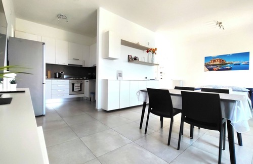Bari Apartment | Seagull Apartment Bari sleeps 6, sea view with free parking