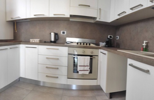 Bari Apartment | Seagull Apartment Bari sleeps 6, sea view with free parking