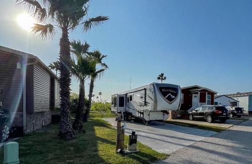Port Isabel House | Seagull's Nest- Unique stay with views of Space X rocket launches and MANY amenities!