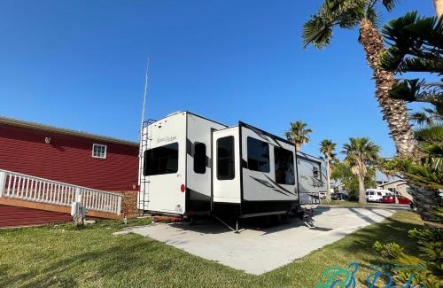 Port Isabel House | Seagull's Nest- Unique stay with views of Space X rocket launches and MANY amenities!