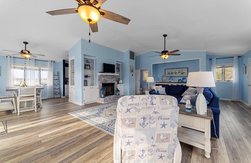 Oriental House | Seagulls Seaport- Pet Friendly, Waterfront, Slip