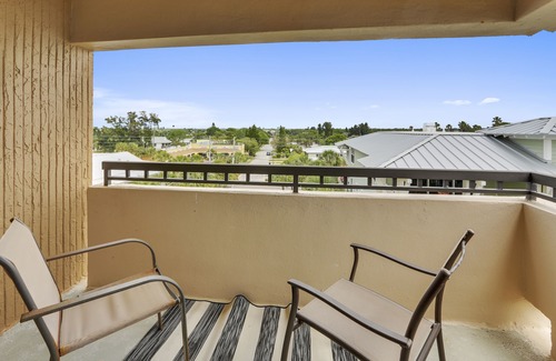 Indian Rocks Beach Condo | Seahorse 401 NEW Listing|Stunning|3 Balconies|Modern|Updates w|granite.