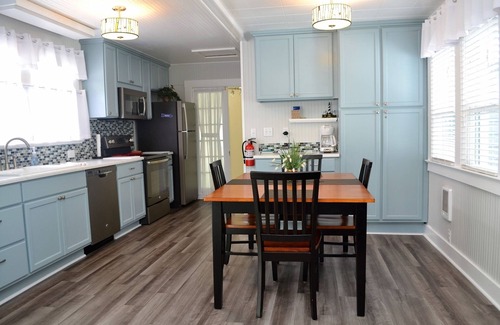 Seaside House | SEAHORSE COTTAGE - Adorable Cottage! 15 seconds to beach access