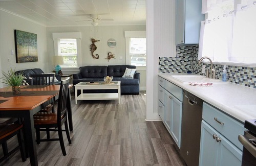 Seaside House | SEAHORSE COTTAGE - Adorable Cottage! 15 seconds to beach access