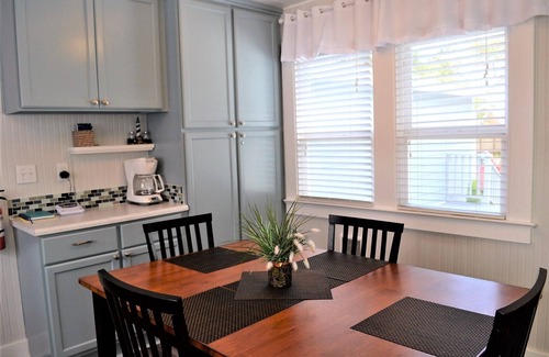 Seaside House | SEAHORSE COTTAGE - Adorable Cottage! 15 seconds to beach access