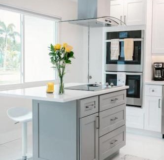 Central Naples House | Seahorse Cottage - Pool Home