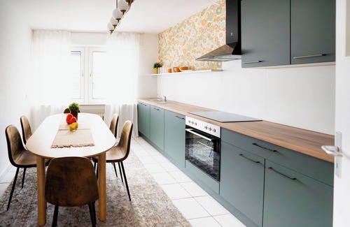 Ulm Apartment | Seahorse, stylish apartment centrally located in Ulm, 3 bedrooms, kitchen, bathroom
