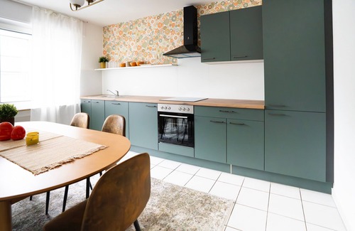 Ulm Apartment | Seahorse, stylish apartment centrally located in Ulm, 3 bedrooms, kitchen, bathroom