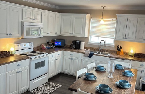 Fort Morgan House | Seahorse with No Name-4BR-3BA-Pet Friendly-7 Person HotTub - Beach Tent Included