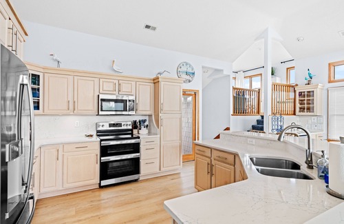 Duck House | SEAk OBX Beach Escape- bocce/horseshoe court, hot tub, pool, gym- in ❤️ of Duck