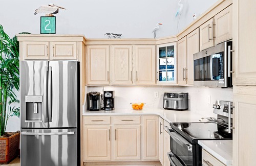 Duck House | SEAk OBX Beach Escape- bocce/horseshoe court, hot tub, pool, gym- in ❤️ of Duck