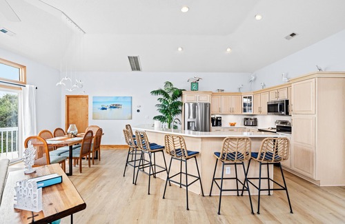 Duck House | SEAk OBX Beach Escape- bocce/horseshoe court, hot tub, pool, gym- in ❤️ of Duck