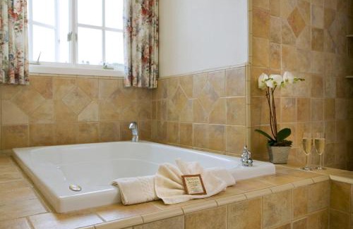 Moss Beach Hotel | Seal Cove Inn