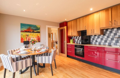 Rogart House | SEALLADH MOR, pet friendly, with hot tub in Rogart