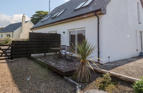 Appin Cottage | SEALLADH, romantic, with a garden in Port Appin