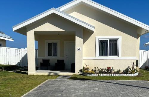 Lucea House | Seamist villa @Oceanpointe Lucea comfy 2BR w/pool gym & parking