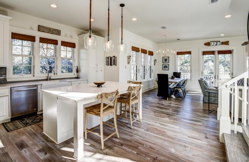 SeaNest Village House | Seanest Village: Moonlight Mile