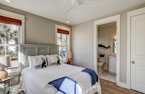 SeaNest Village House | Seanest Village: Moonlight Mile
