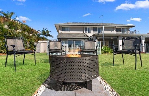 Banksia Beach House | Seanna Blue: Relax & Indulge on the canal