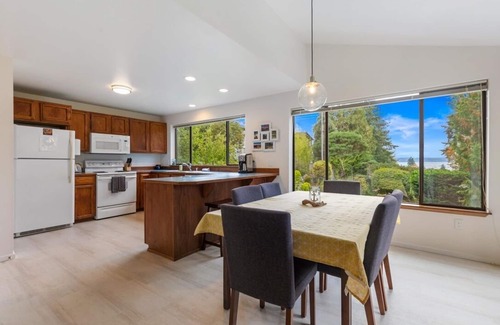 The Bowl of Edmonds House | Seaport Vista-Ocean view home