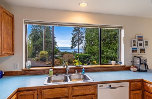 The Bowl of Edmonds House | Seaport Vista-Ocean view home