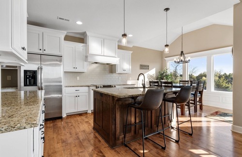 Kansas City House | Searcy Gardens - Gorgeous Home North of KC