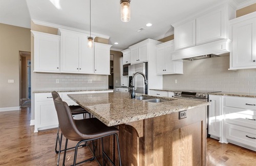 Kansas City House | Searcy Gardens - Gorgeous Home North of KC