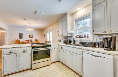 Searcy House | Searcy Retreat Home Near Little Red River